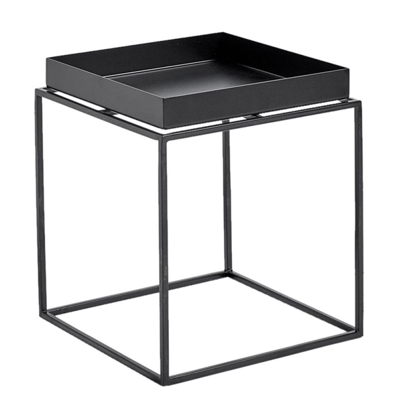 Schwarzer Tray Table S Beistelltisch von Hay mit quadratischer Tischplatte und minimalistischem Metallgestell.